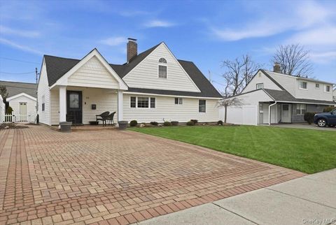 25 Gleaner Lane Levittown NY 11756