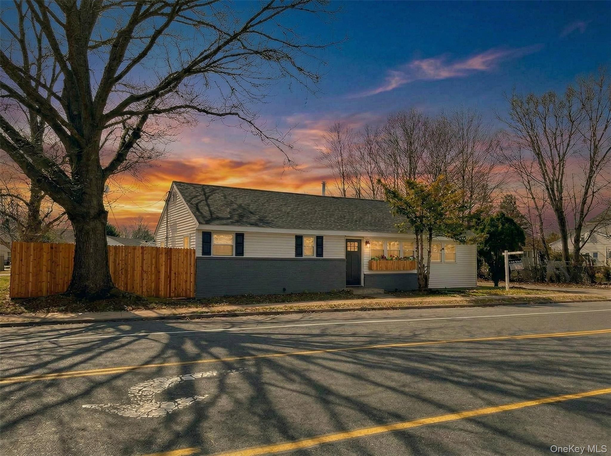 3323 Great Neck Road