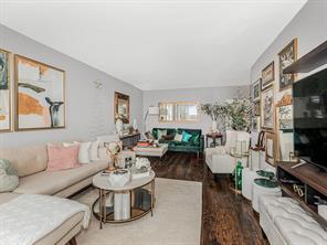 12 Woodbine Drive, Hicksville, New York image 5