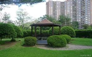 12 Woodbine Drive, Hicksville, New York image 24