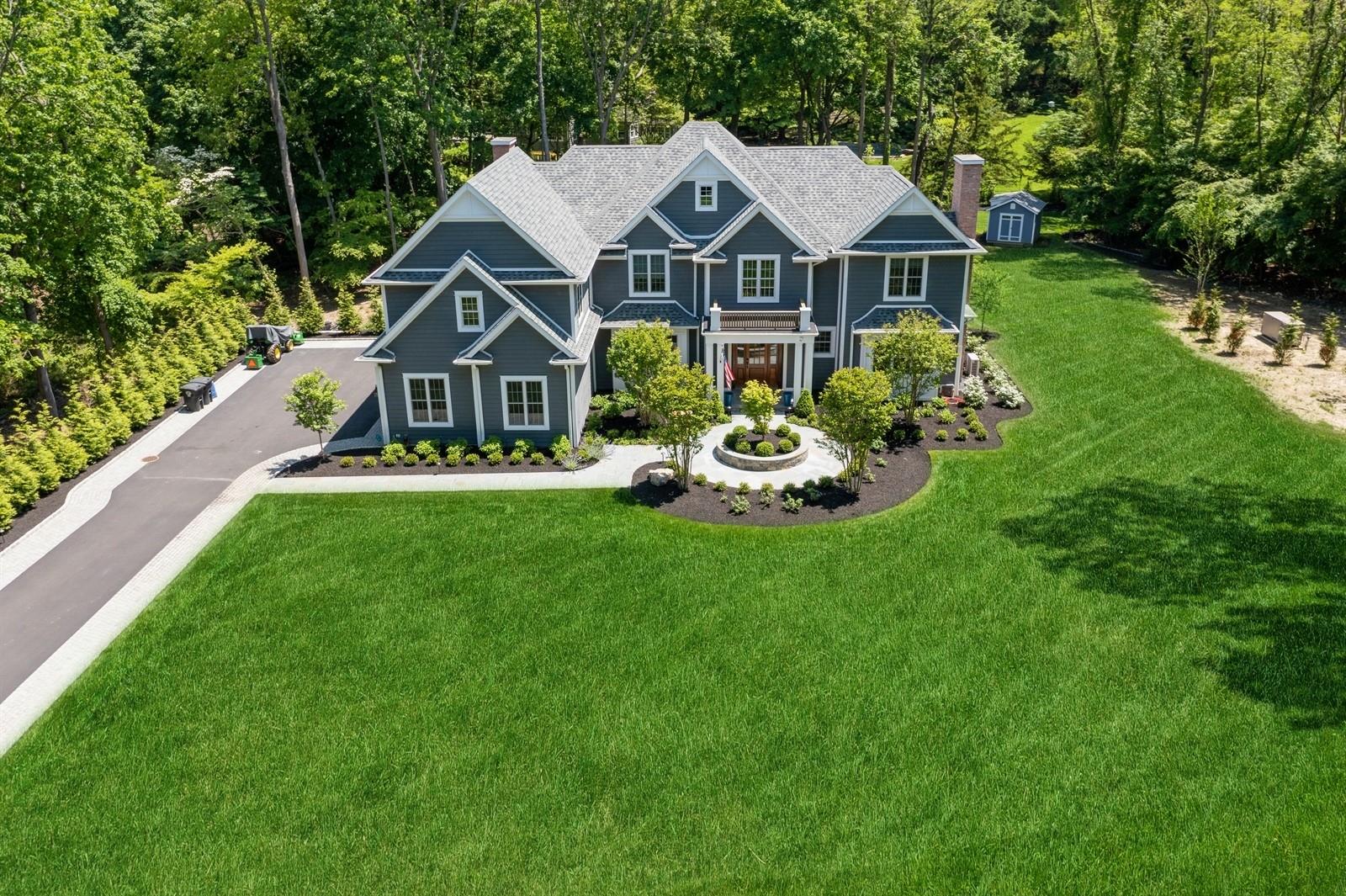 Moriches Road, Nissequogue, Hamptons, NY - 6 Bedrooms  
5.5 Bathrooms - 
