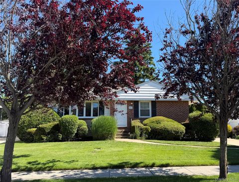Homes For Sale - 41 Elwood Avenue<br/> Nassau County, Hicksville, NY 11801