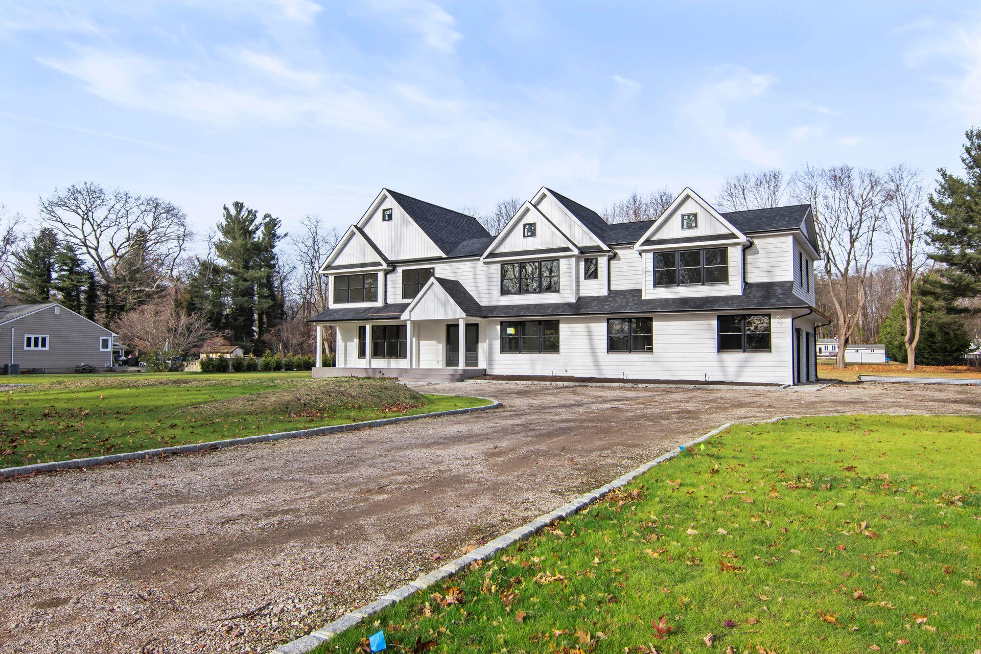 158 Landing Meadow Road, Smithtown, New York image 2