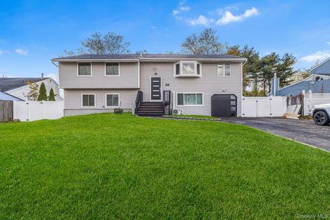 Photo of 20 Malcolm Street, Brookhaven, NY 11713 (MLS # 921470)