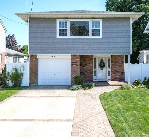 Photo of 2463 Rockville Centre Parkway, Oceanside, NY 11572 (MLS # 912732)