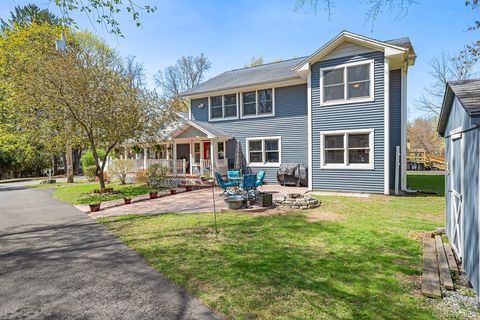 Homes For Sale - 8 Oak Drive<br/> New Windsor, NY 12553