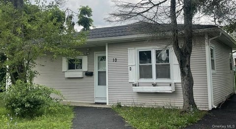 Homes For Rent - 10 Croydon Road<br/> Amityville, NY 11701
