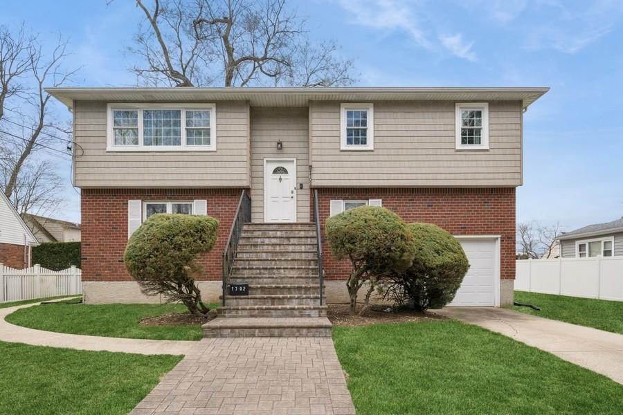 1702 Lakeview Avenue, Seaford, New York image 1