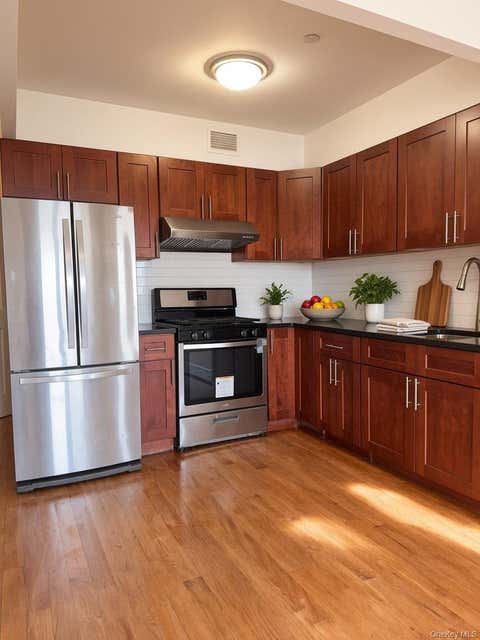 Condo For Sale - 31-53 Linden Place Pl #3A<br/> Flushing, NY 11354