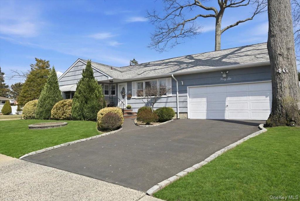 Photo of 46 Bedford Avenue, Massapequa, NY 11758 (MLS # 979990)