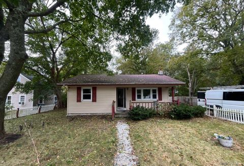 266 Station Road Bellport NY 11713