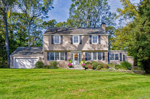 Photo of 9 Monfort Drive, Huntington, NY 11743 (MLS # 928765)