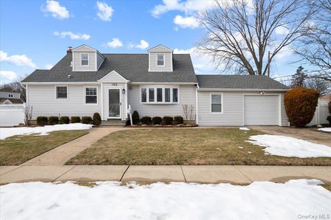 152 Manor Street Plainview NY 11803