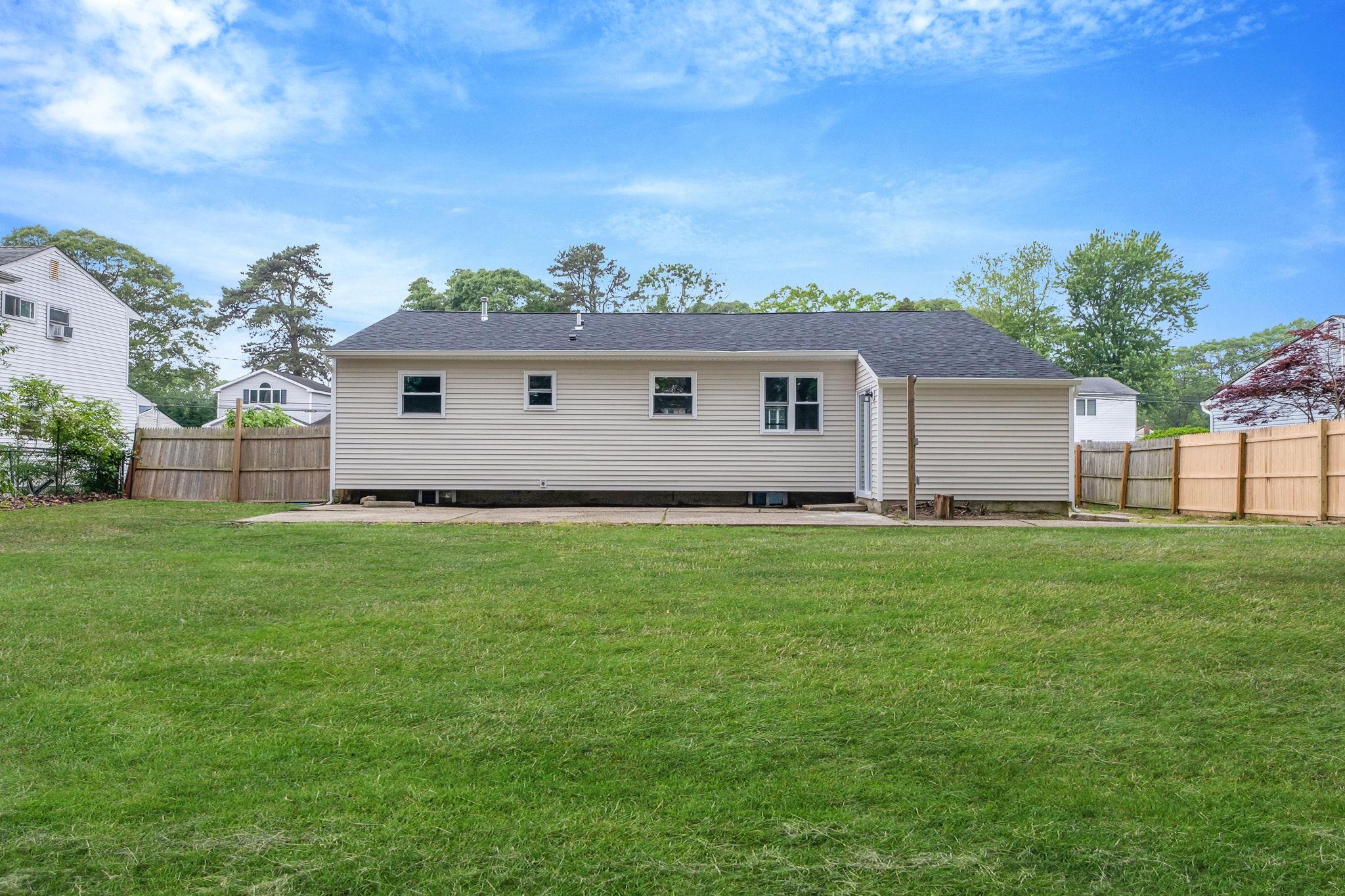 71 Selden Boulevard, Centereach, New York image 31