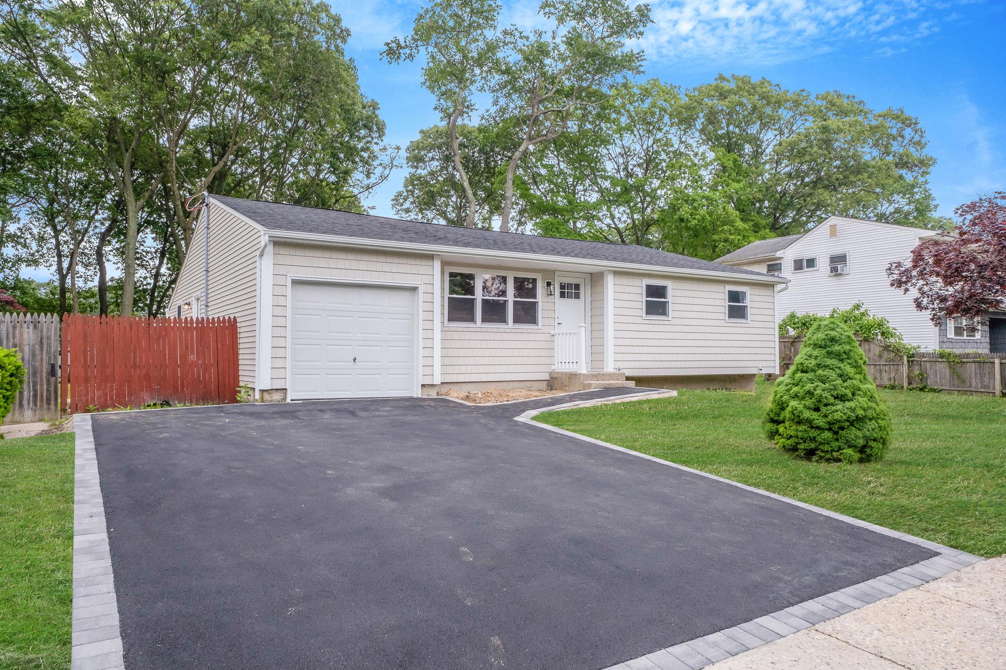 71 Selden Boulevard, Centereach, New York image 2