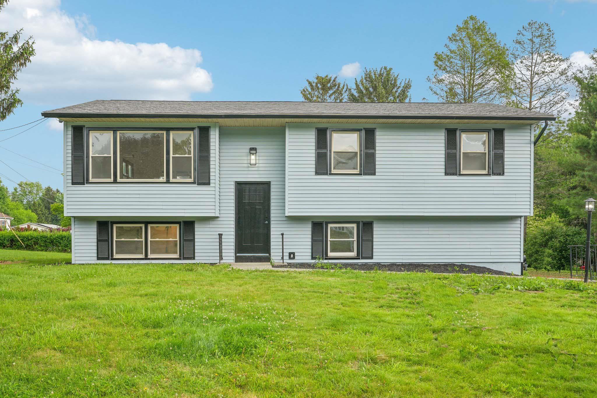 Scott Drive, Wappingers Falls, New York - 4 Bedrooms  
3 Bathrooms  
13 Rooms - 