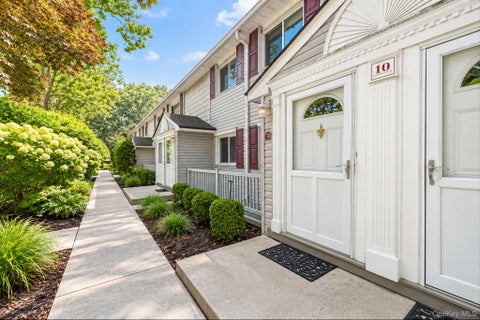 Homes For Sale - 10 Smithtown Boulevard #3B<br/> Suffolk County, Smithtown, NY 11787