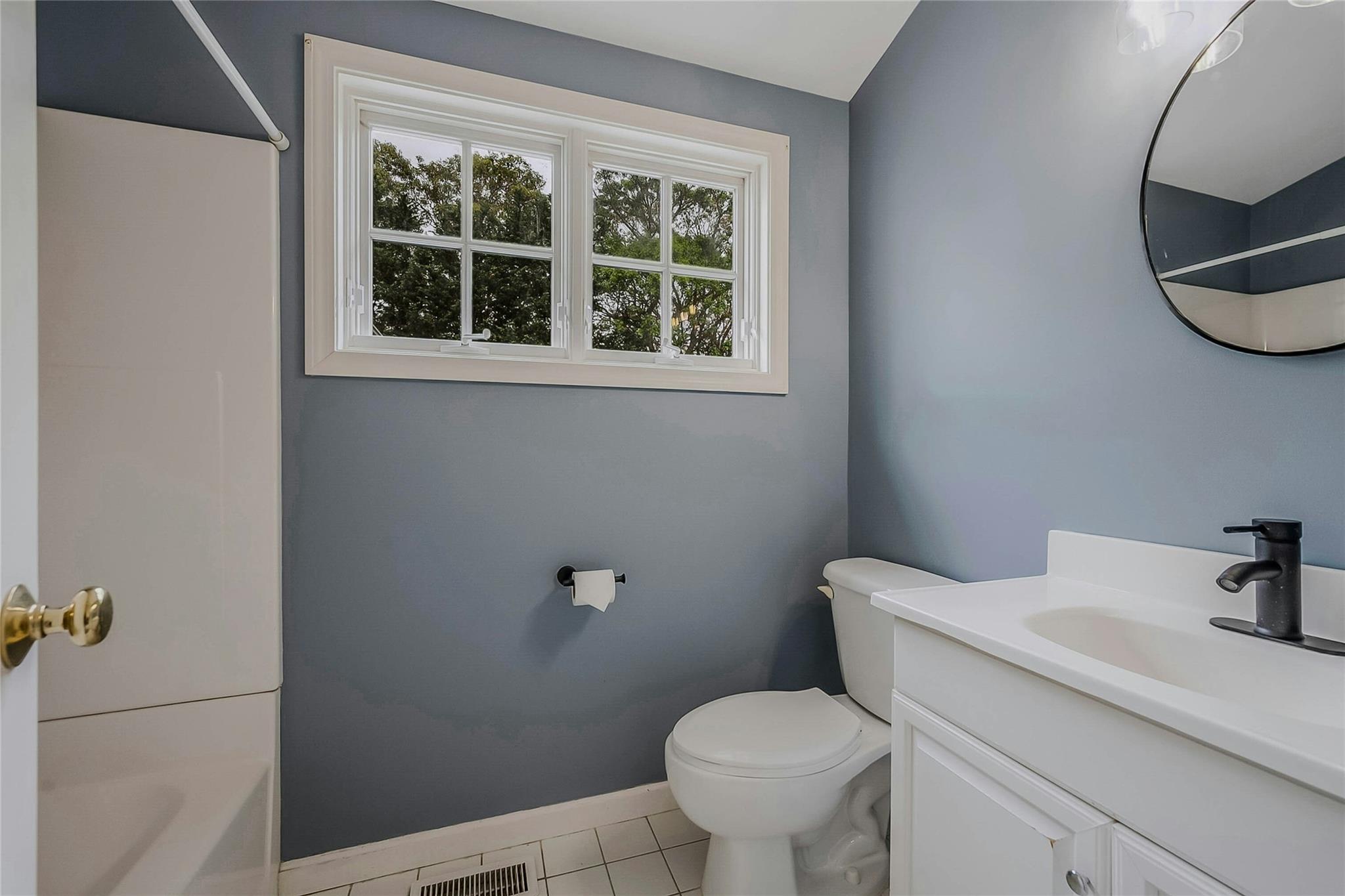 11 The Pkwy Pkwy, Southampton, New York image 22