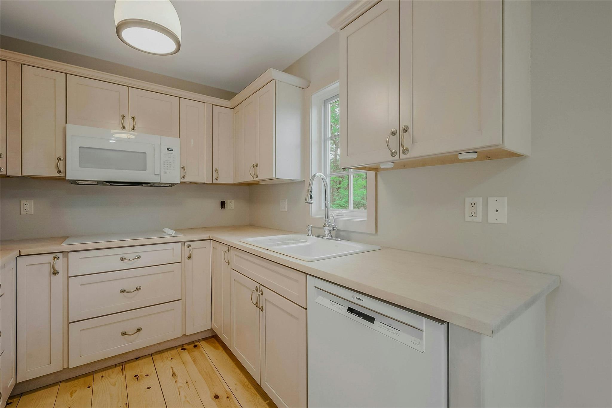 11 The Pkwy Pkwy, Southampton, New York image 13