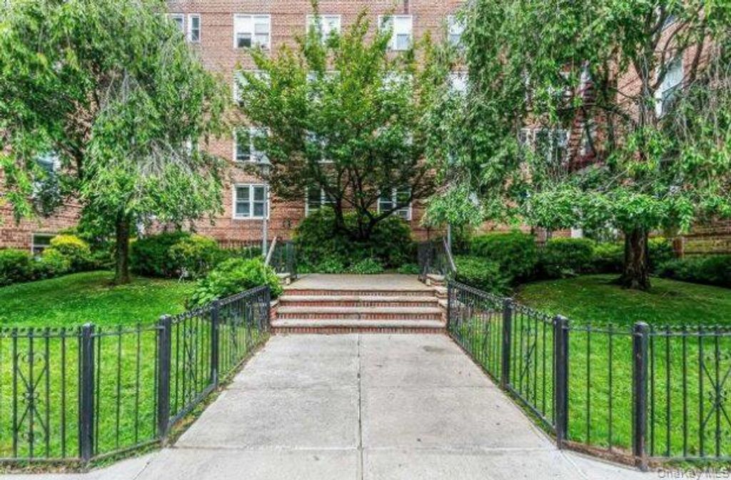 Photo of 88-09 35th AVe Ave #2O, Jackson Heights, NY 11372 (MLS # 959414)