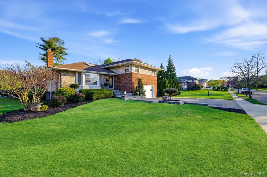 Photo of 49 Canterbury Road, Woodbury, NY 11797 (MLS # 966567)