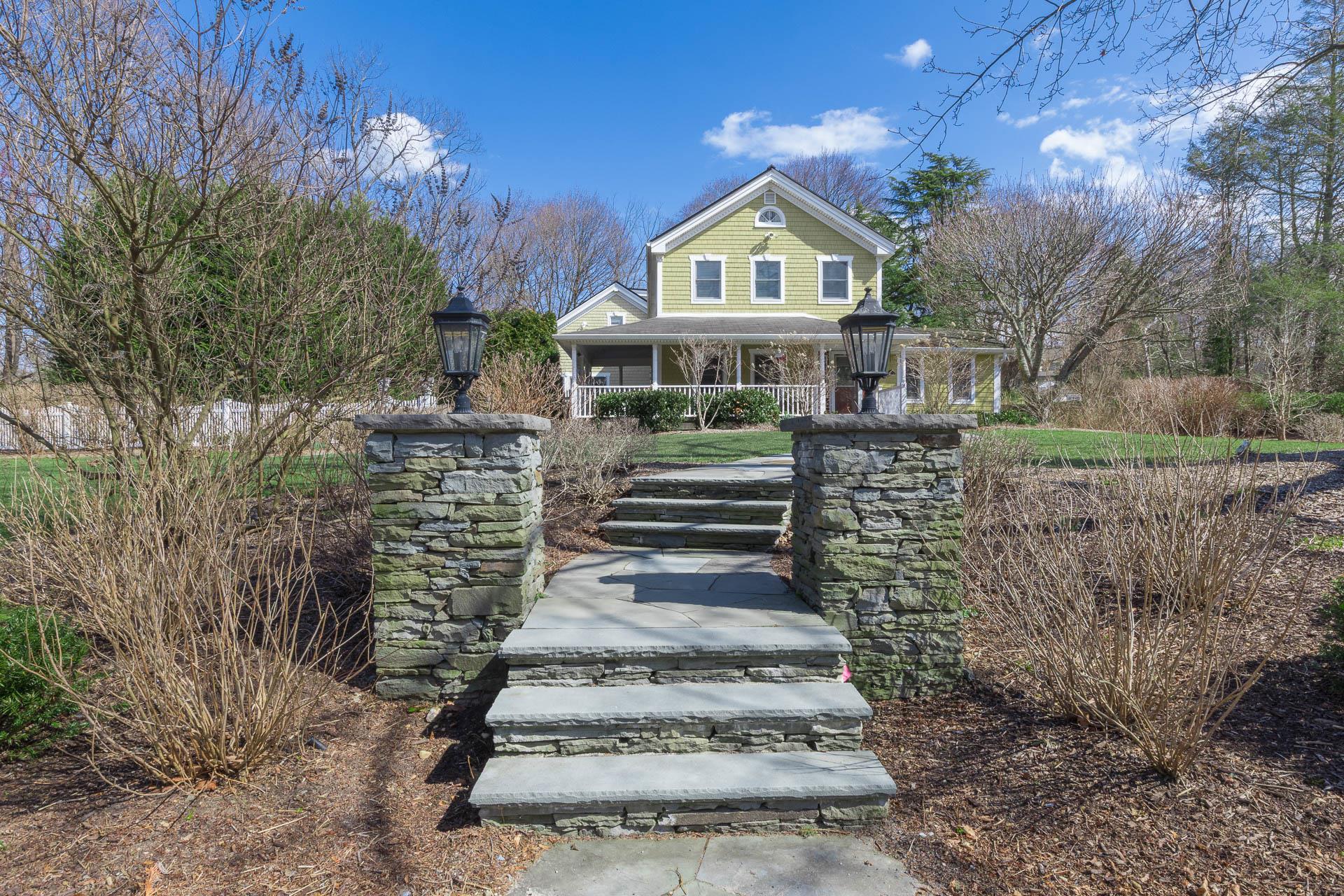 67 W Gnarled Hollow Road, Setauket, Florida image 1