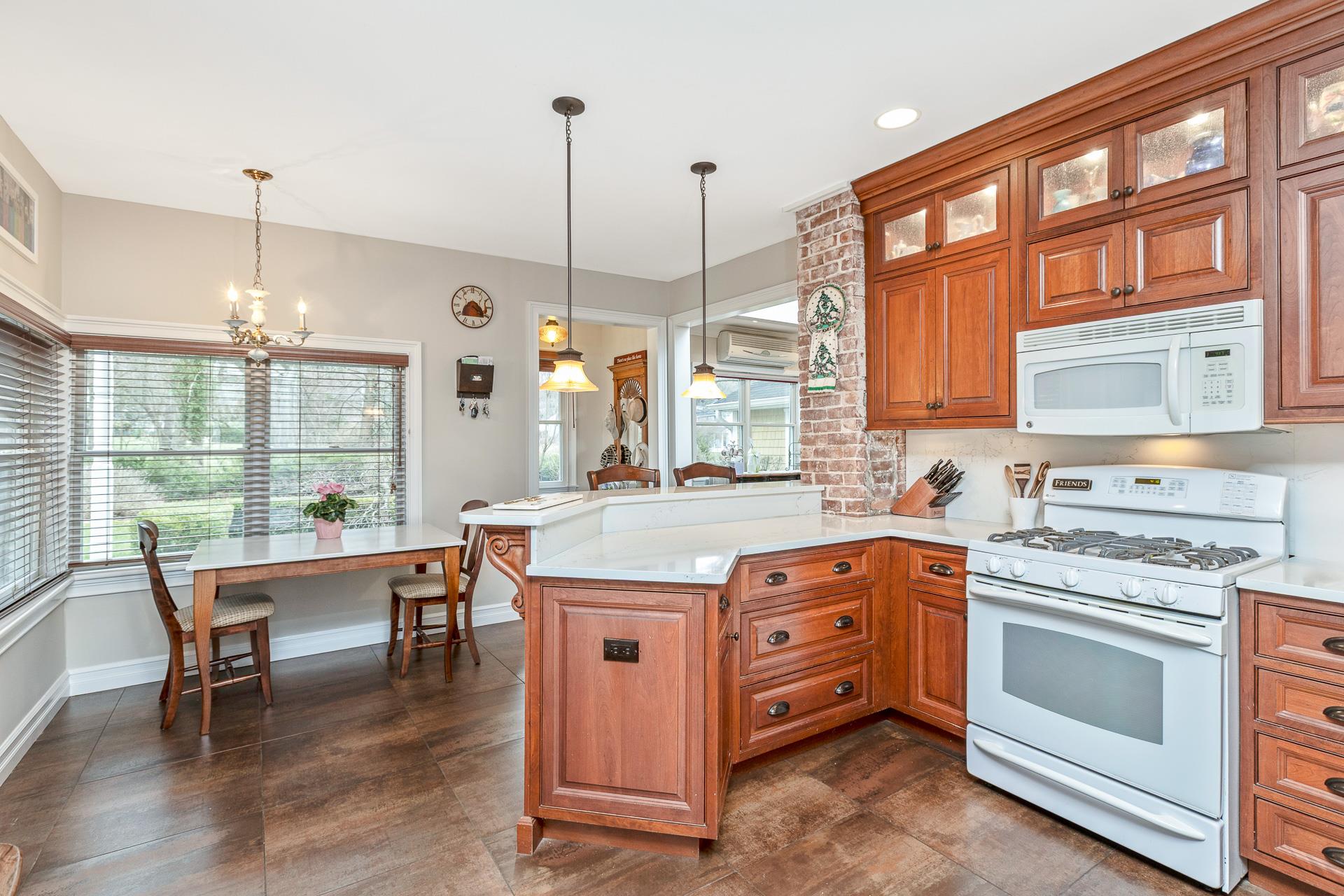 67 W Gnarled Hollow Road, Setauket, Florida image 13