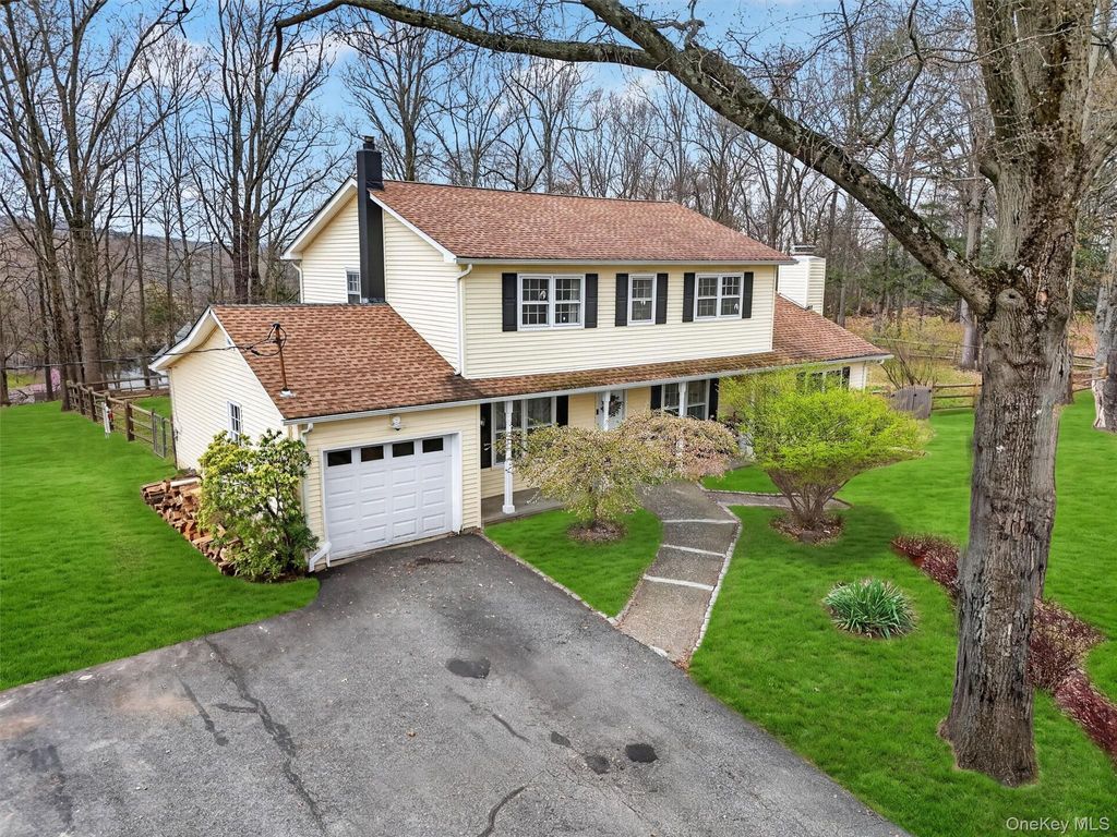 Photo of 16 Mockingbird Lane, Washingtonville, NY 10992 (MLS # 986935)