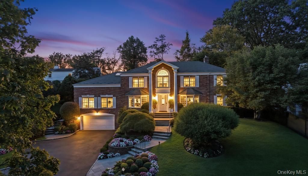 Photo of 22 Bayside Drive, Great Neck, NY 11023 (MLS # 952587)