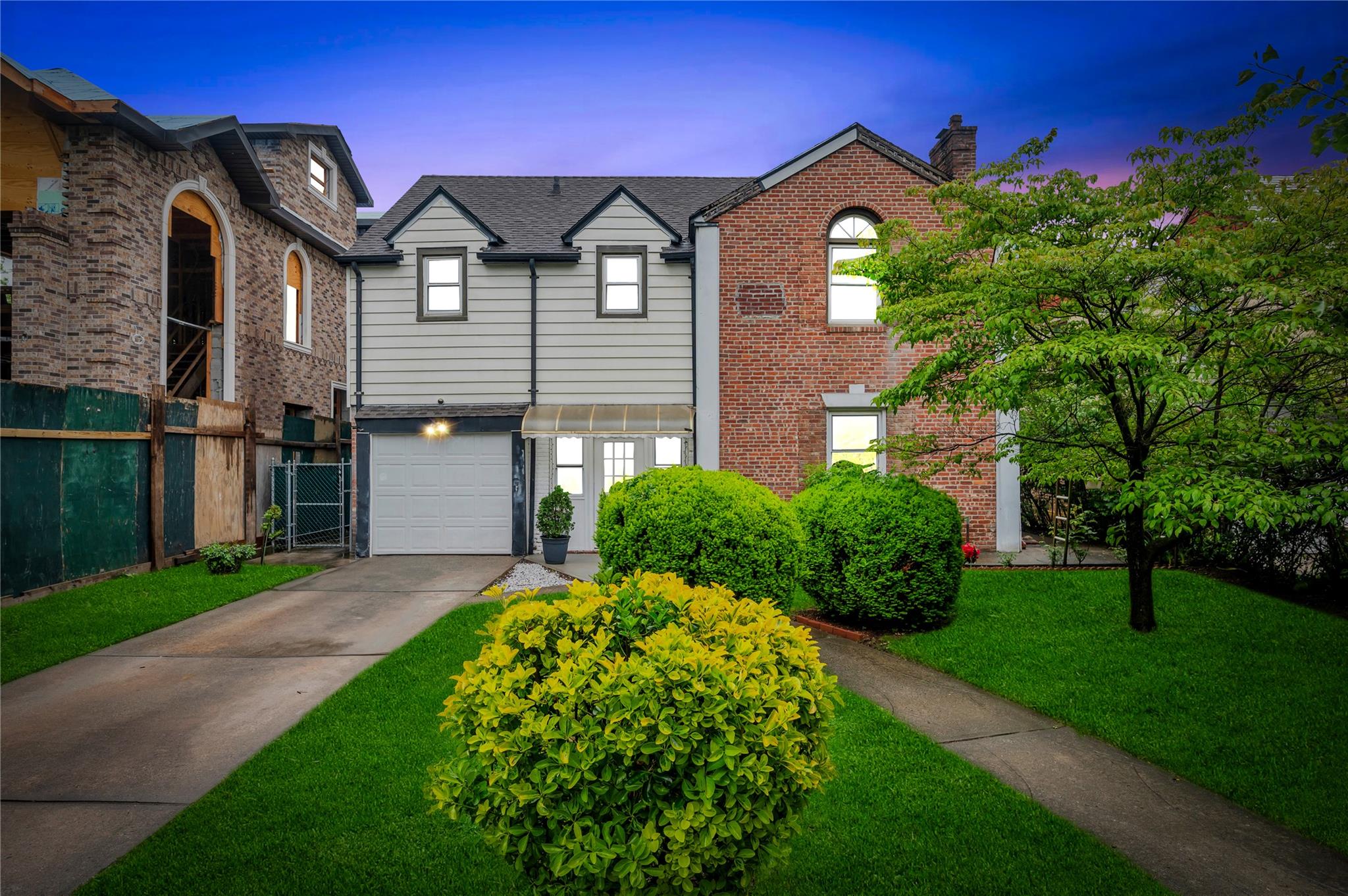Parsons Boulevard, Flushing, Queens, NY - 4 Bedrooms  
4 Bathrooms  
8 Rooms - 