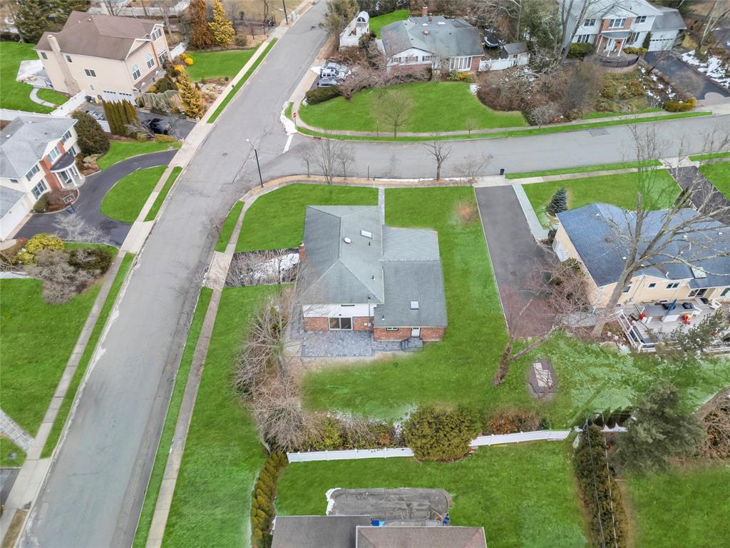 16 Huckleberry Lane, Oyster Bay, New York image 2