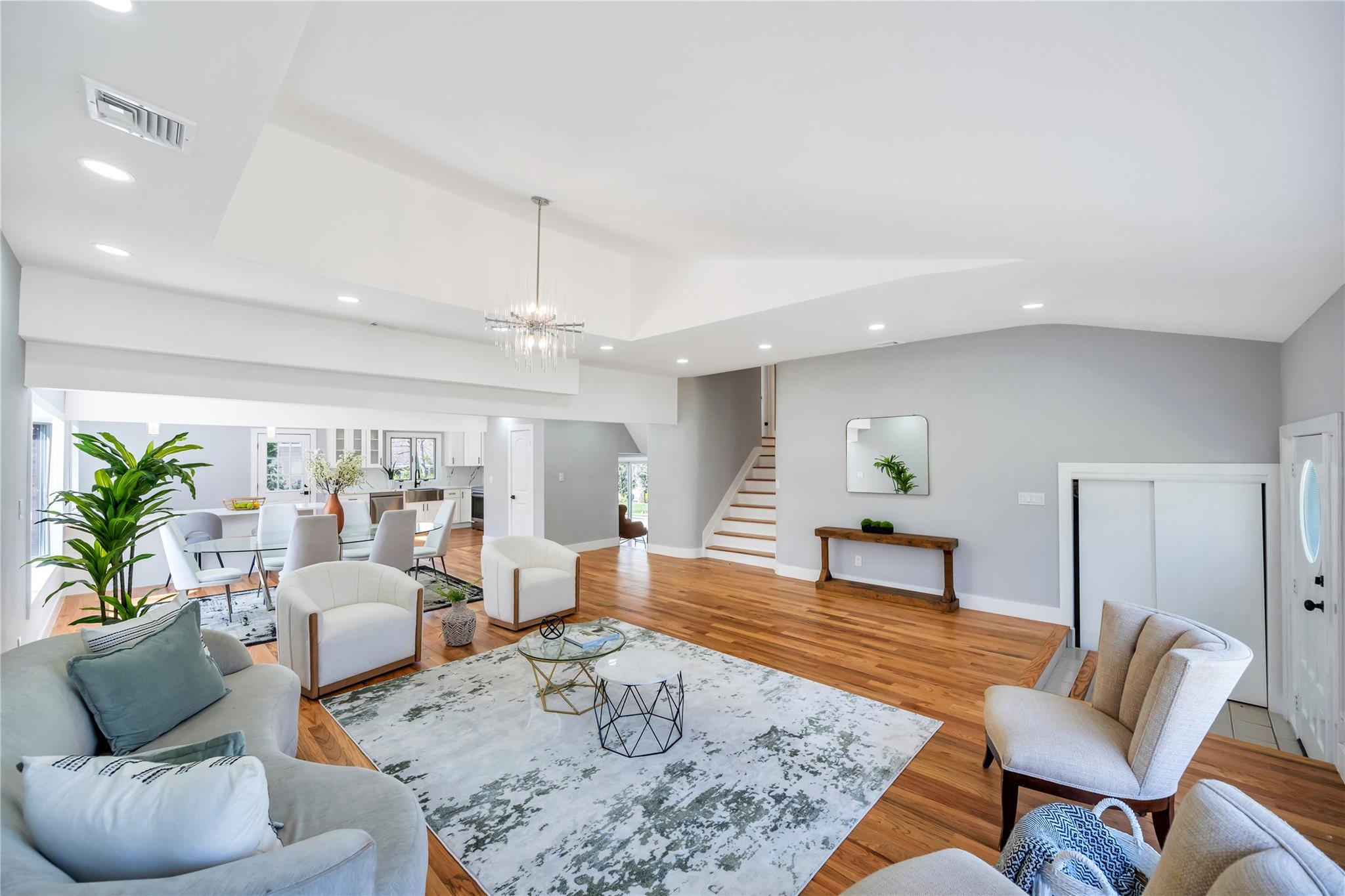 16 Huckleberry Lane, Oyster Bay, New York image 4