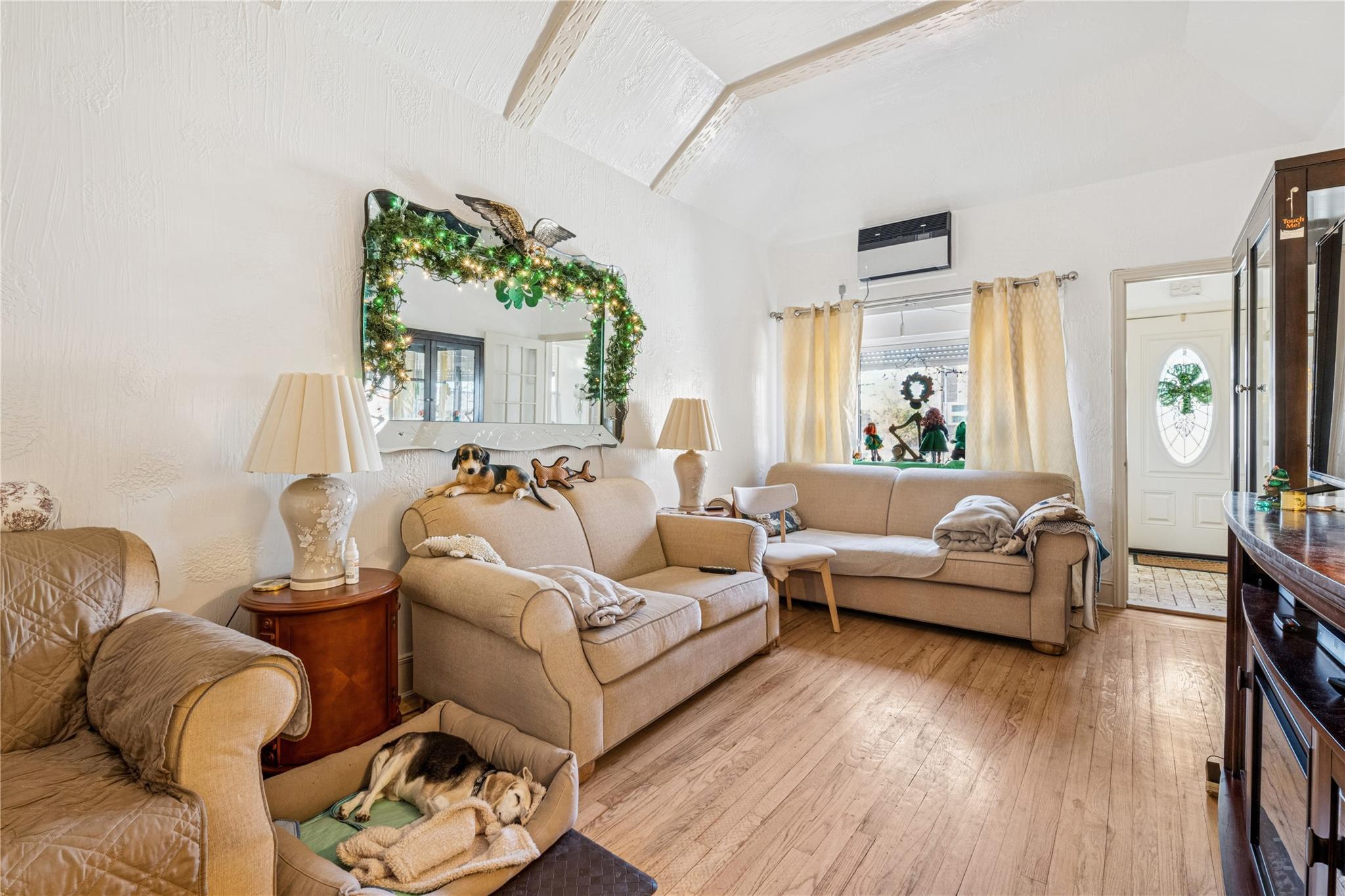 88-20 75th Ave Ave, Glendale, New York image 3