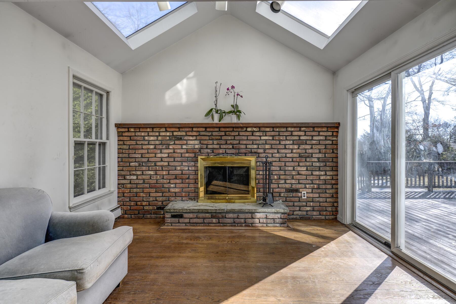 65 Tamarack Street, East Northport, New York image 10