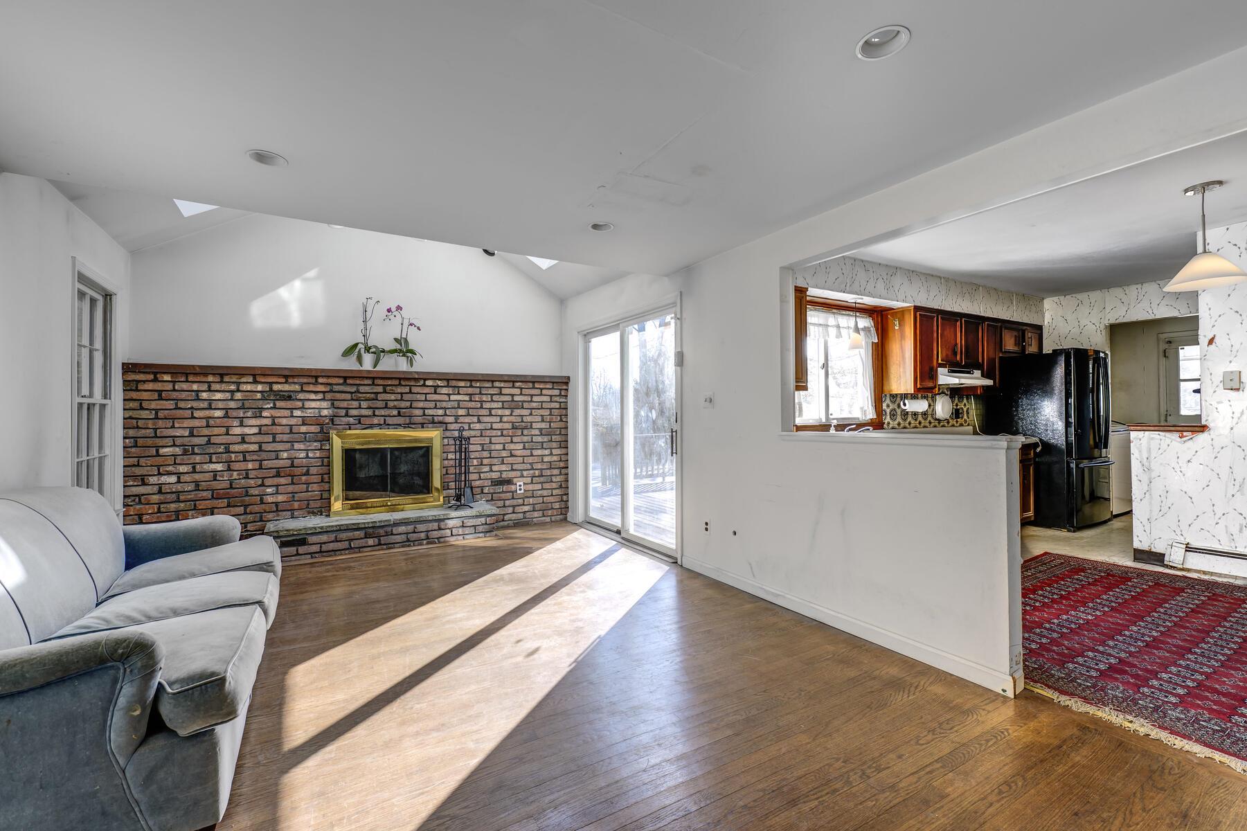 65 Tamarack Street, East Northport, New York image 9