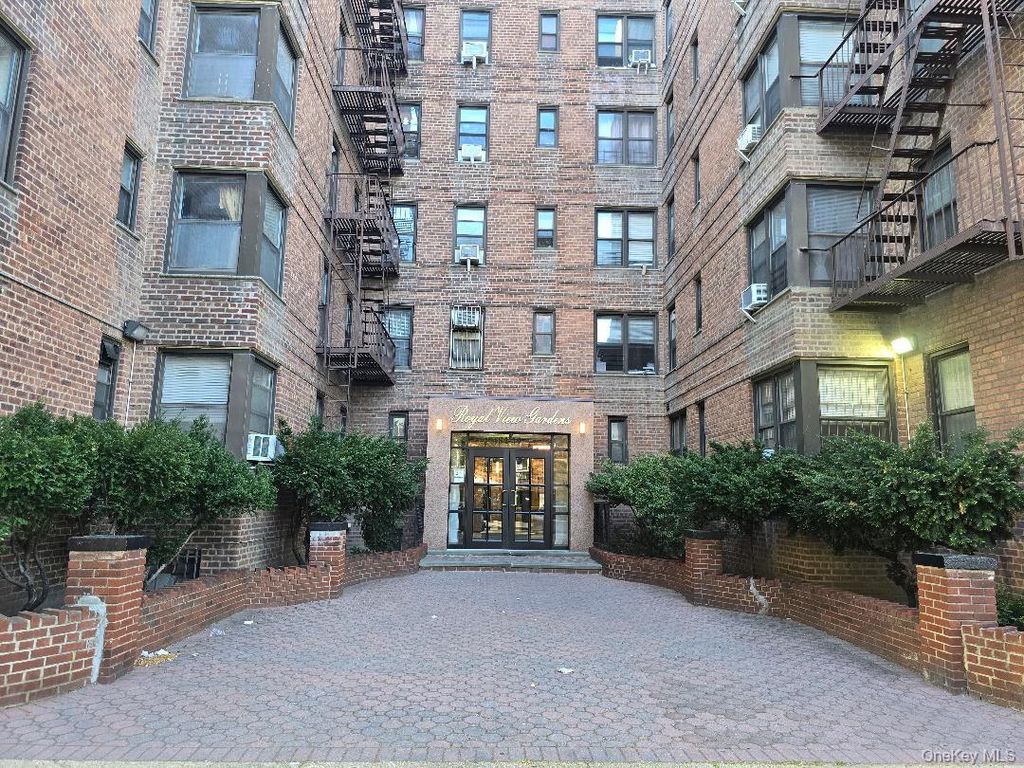 Photo of 84-19 51 Avenue Ave #1I, Elmhurst, NY 11373 (MLS # 988475)
