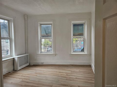 Photo of 176 Barbey Street #2 floor, Brooklyn, NY 11207 (MLS # 936298)