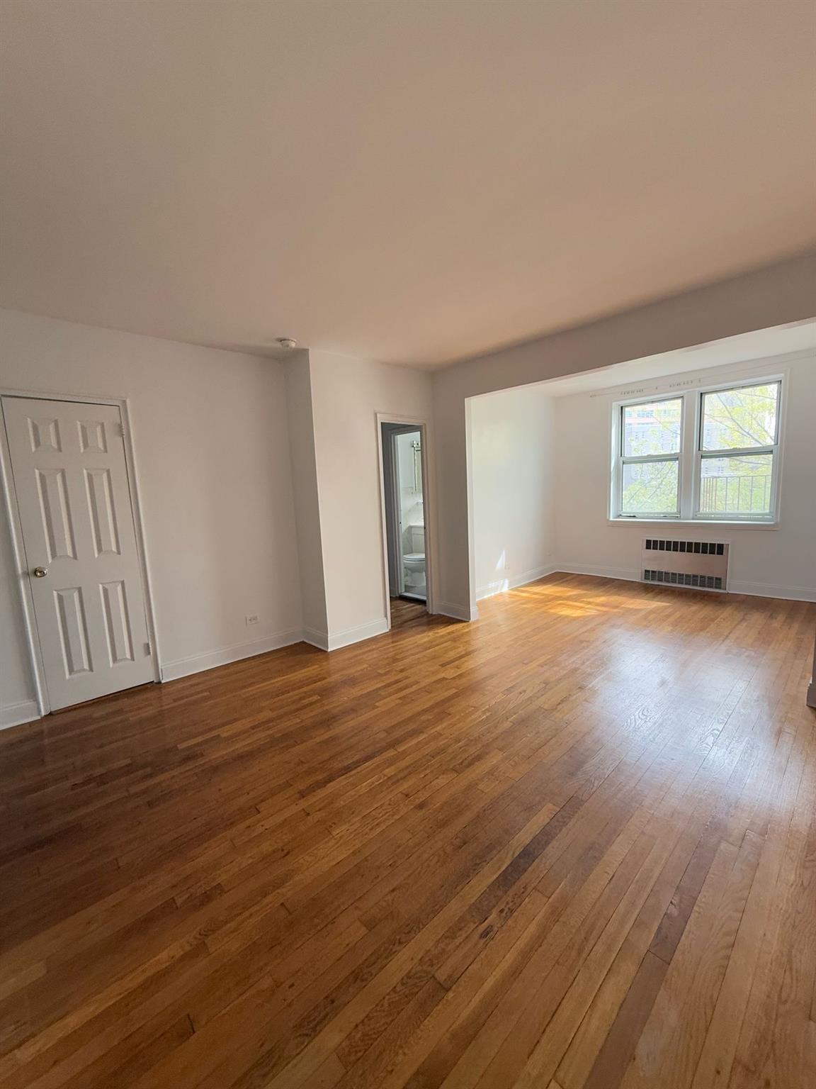 78 St 404, Elmhurst, Queens, NY - 1 Bathrooms  
3 Rooms - 