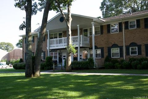 Photo of 111 College Road #09-G, Selden, NY 11784 (MLS # 990565)