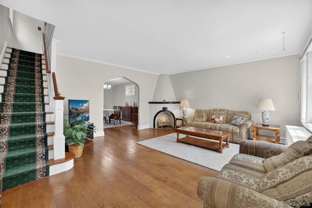 Photo of 84 Halstead Avenue, Yonkers, NY 10704 (MLS # 999776)