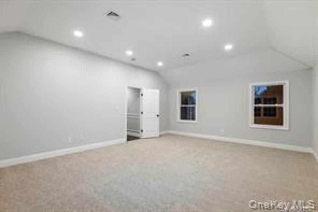 Photo of 11 Evelyn Court, Syosset, NY 11791 (MLS # 949455)