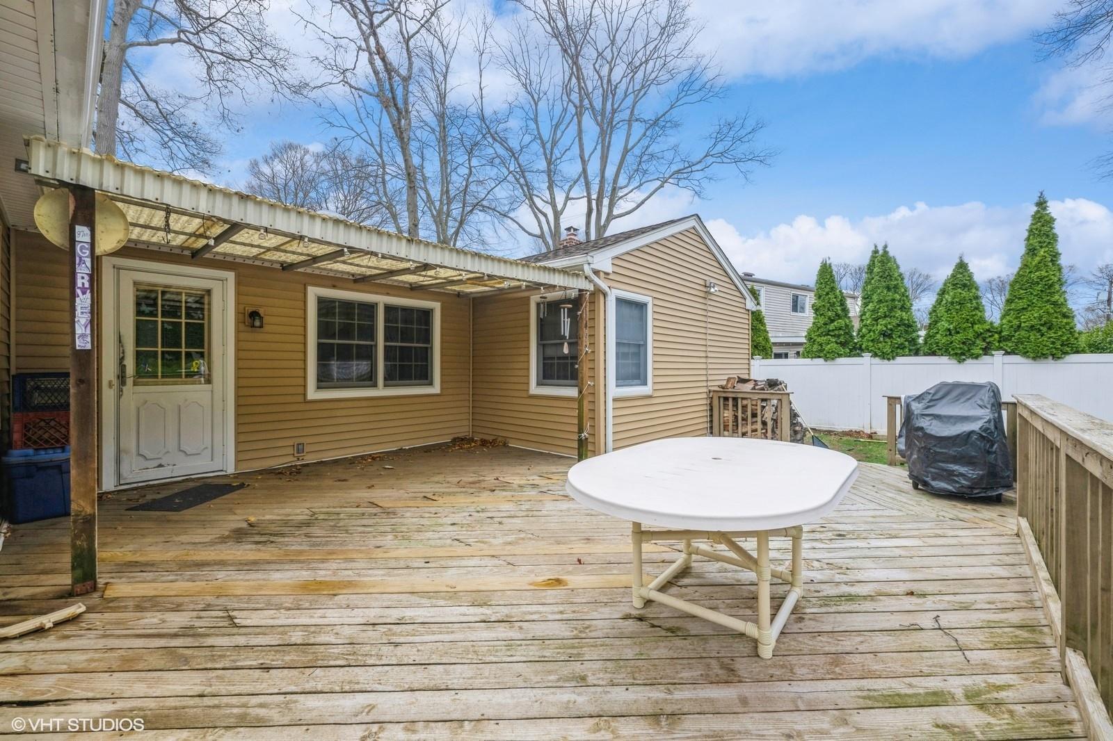 1492 Poulson Street, Wantagh, New York image 24