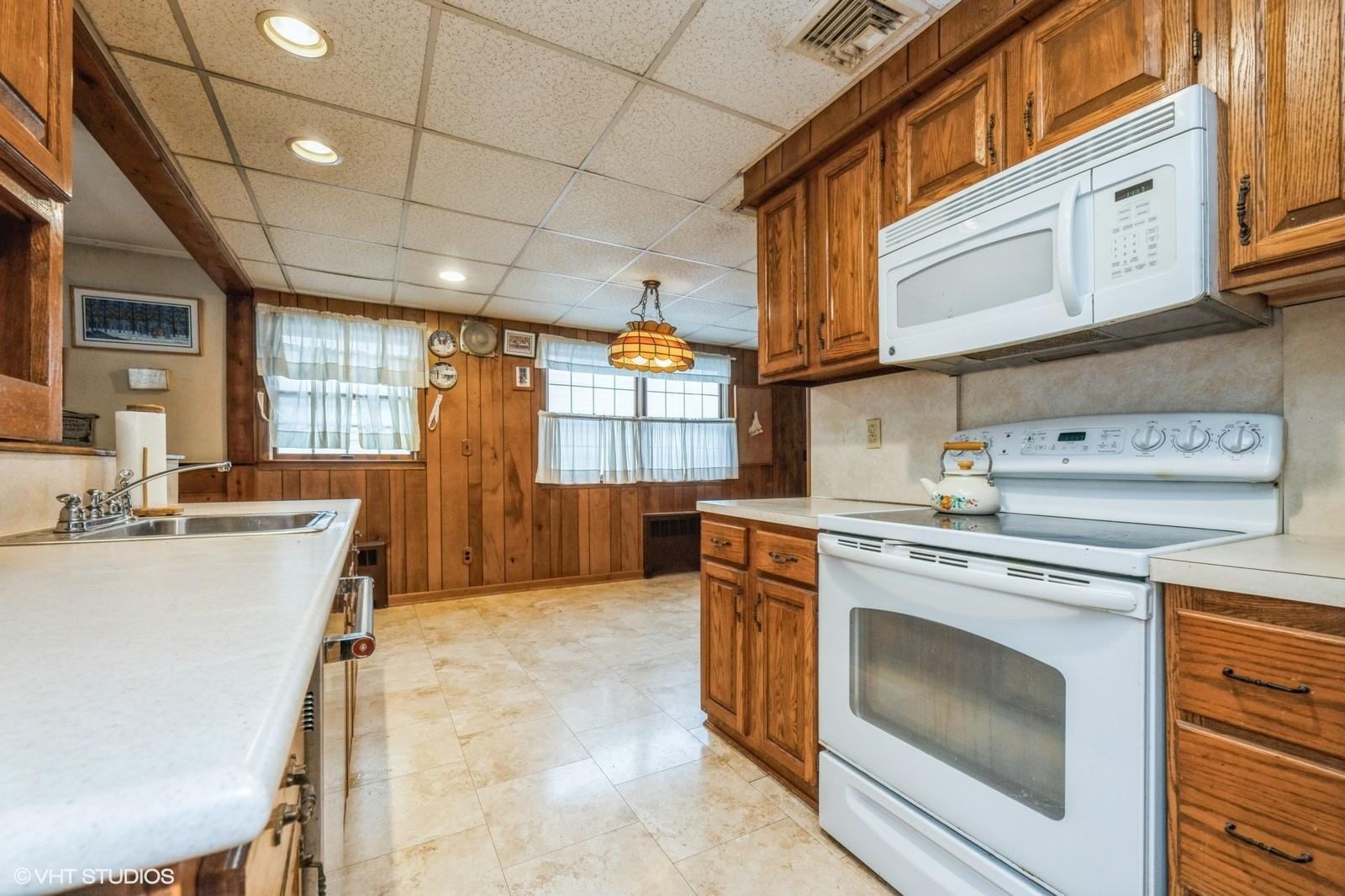 1492 Poulson Street, Wantagh, New York image 9