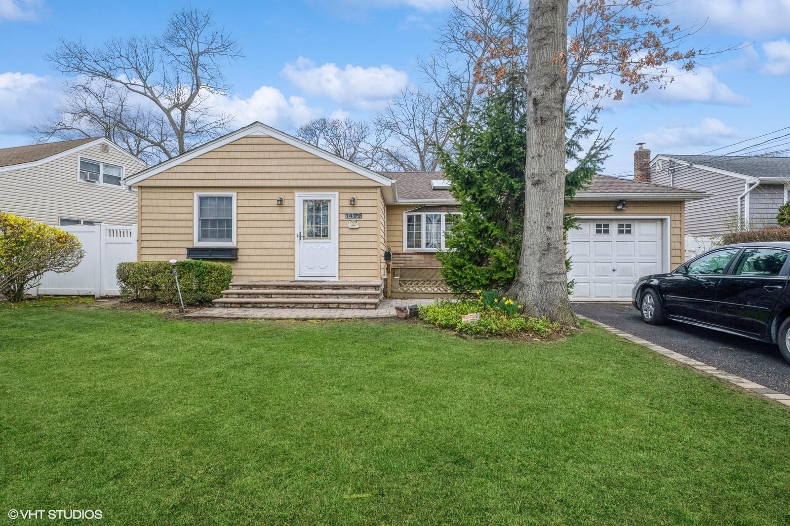 1492 Poulson Street, Wantagh, New York image 1