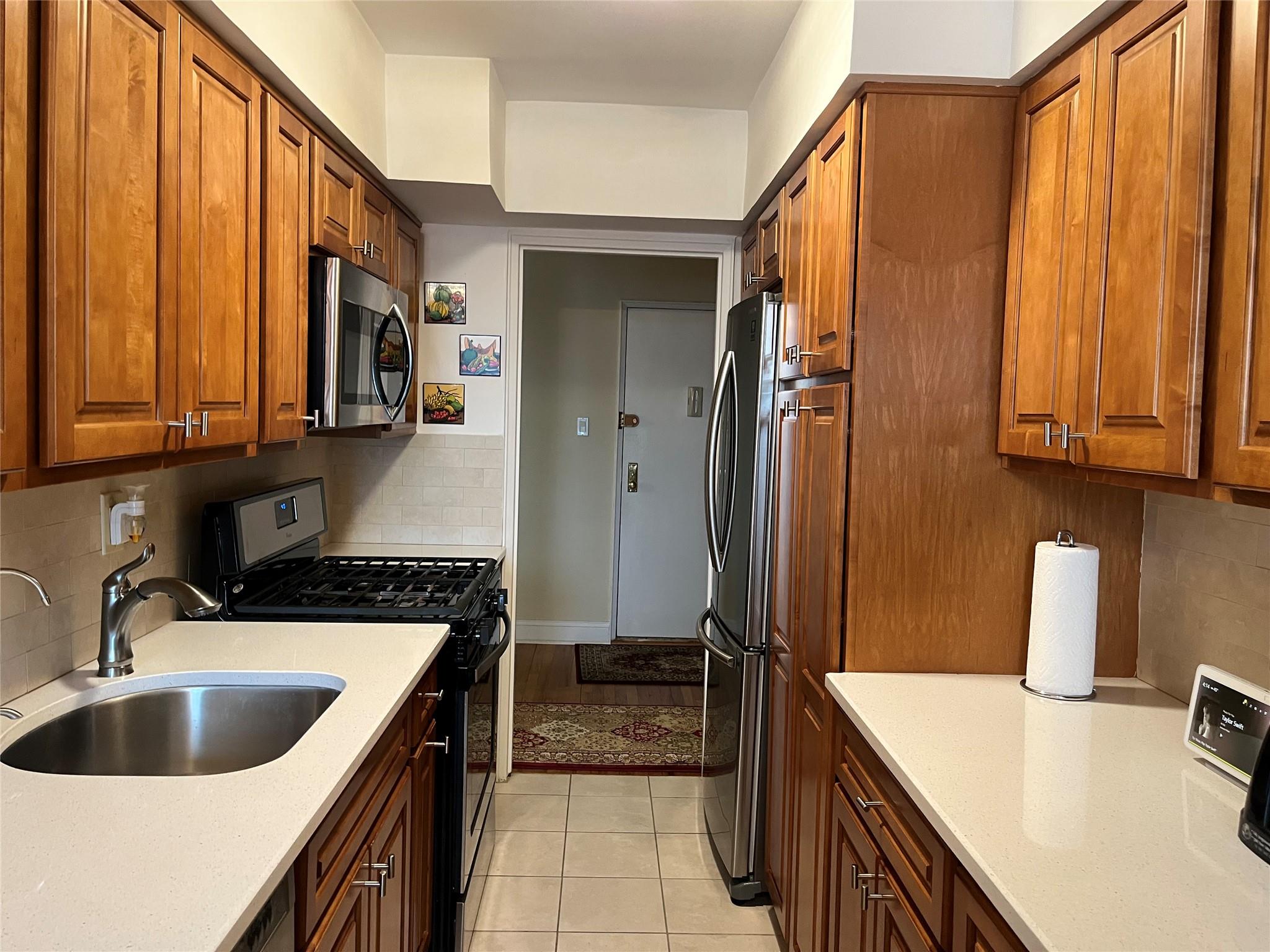 60 Hempstead Ave Ave #3 J, Lynbrook, New York image 8