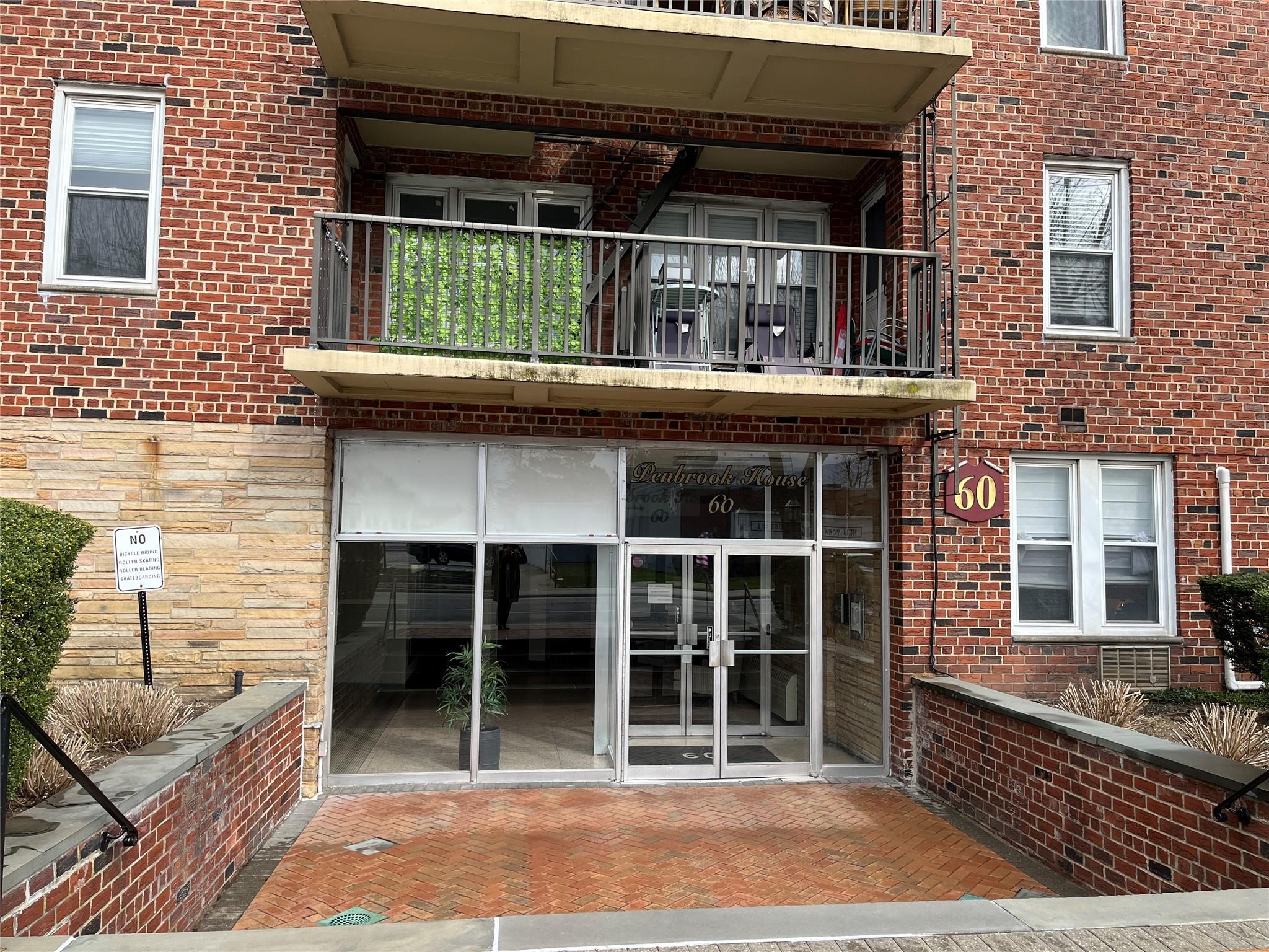 60 Hempstead Ave Ave #3 J, Lynbrook, New York image 1