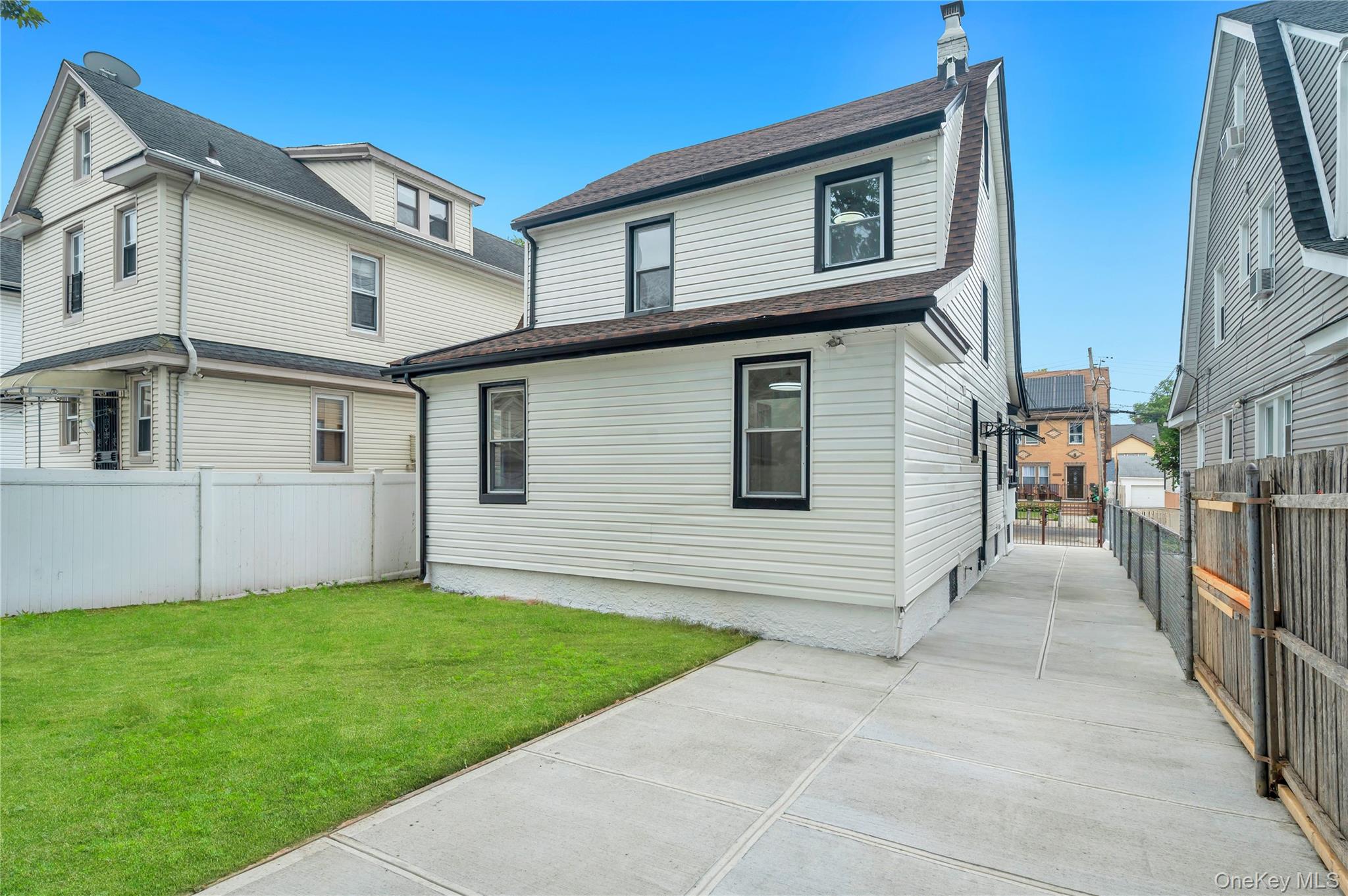 100-33 205th Street - Photo 3
