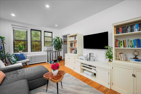 11 Alden Road 2N Larchmont NY 10538