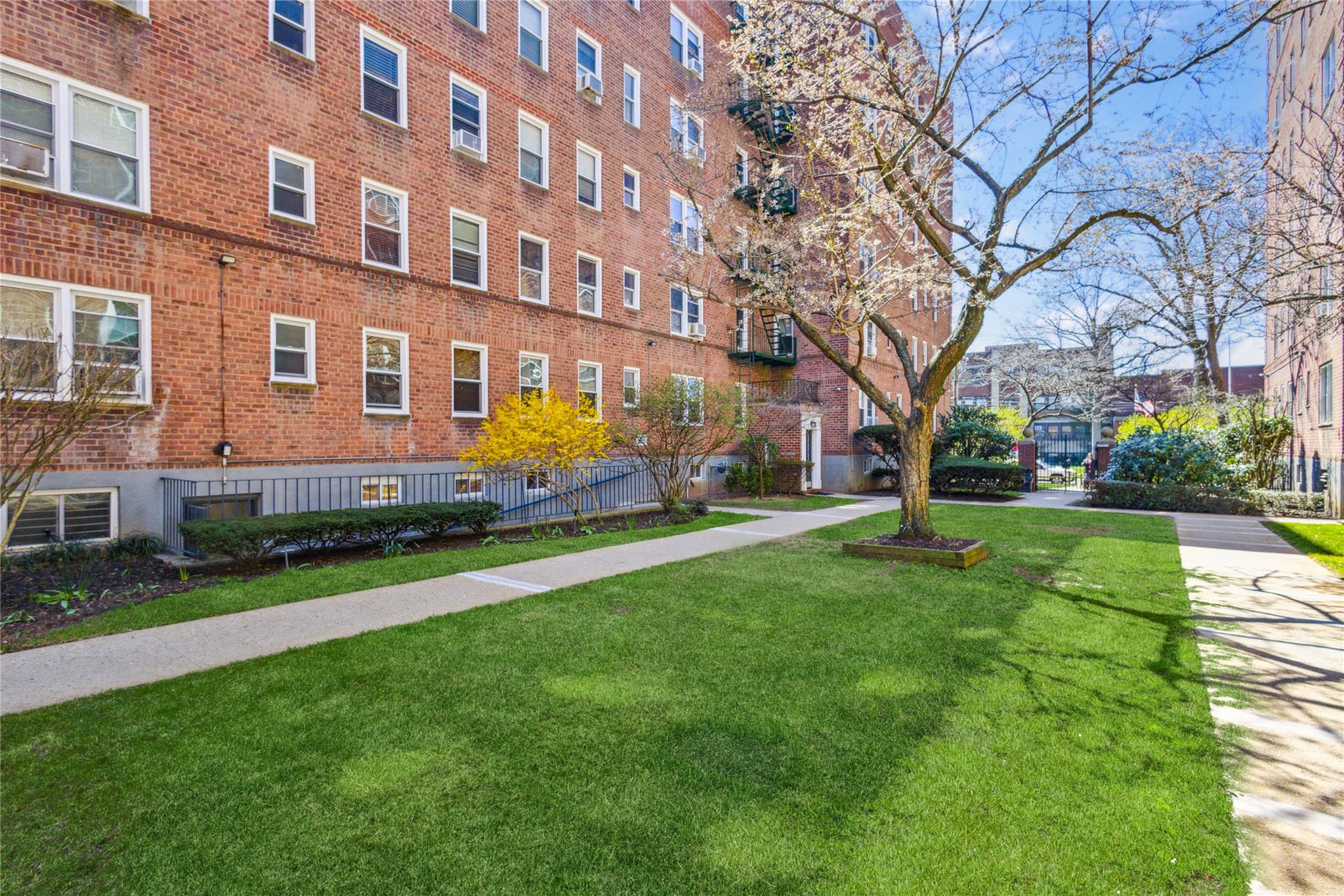 30 Cathedral Avenue #2A, Hempstead, New York image 24
