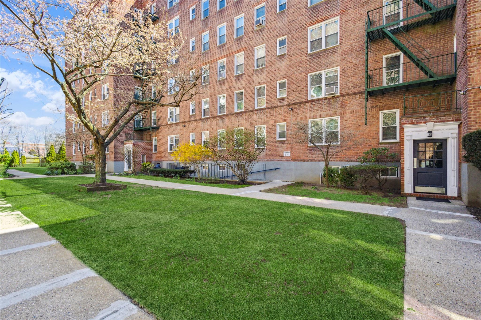 30 Cathedral Avenue #2A, Hempstead, New York image 23
